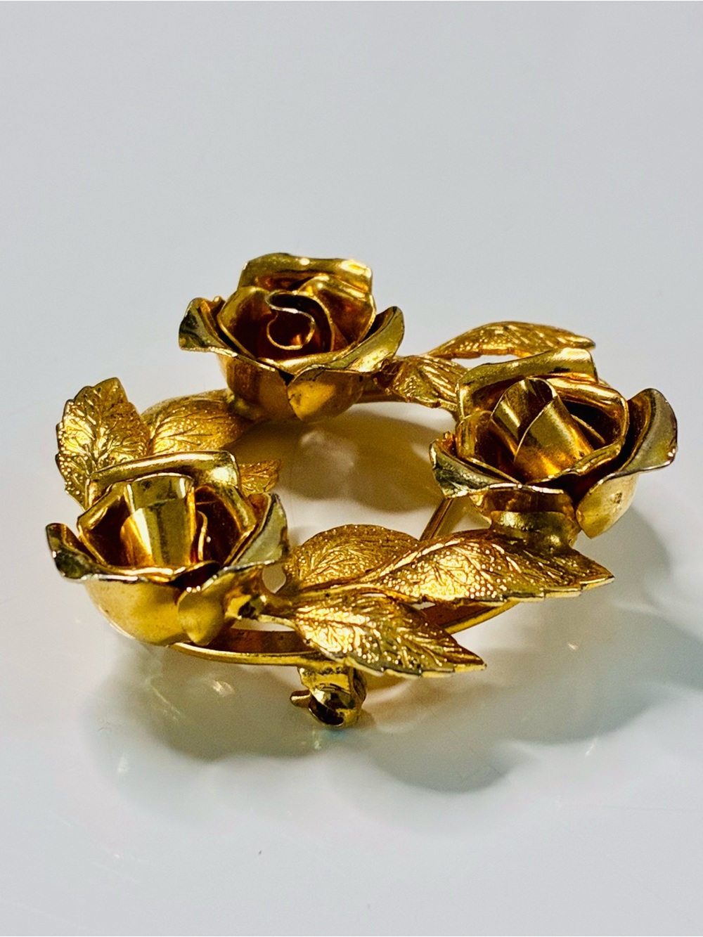 VTG Gold Floral Wreath Brooch - Understated Wealth Classic Women Jewelry EUC - Picture 6 of 11